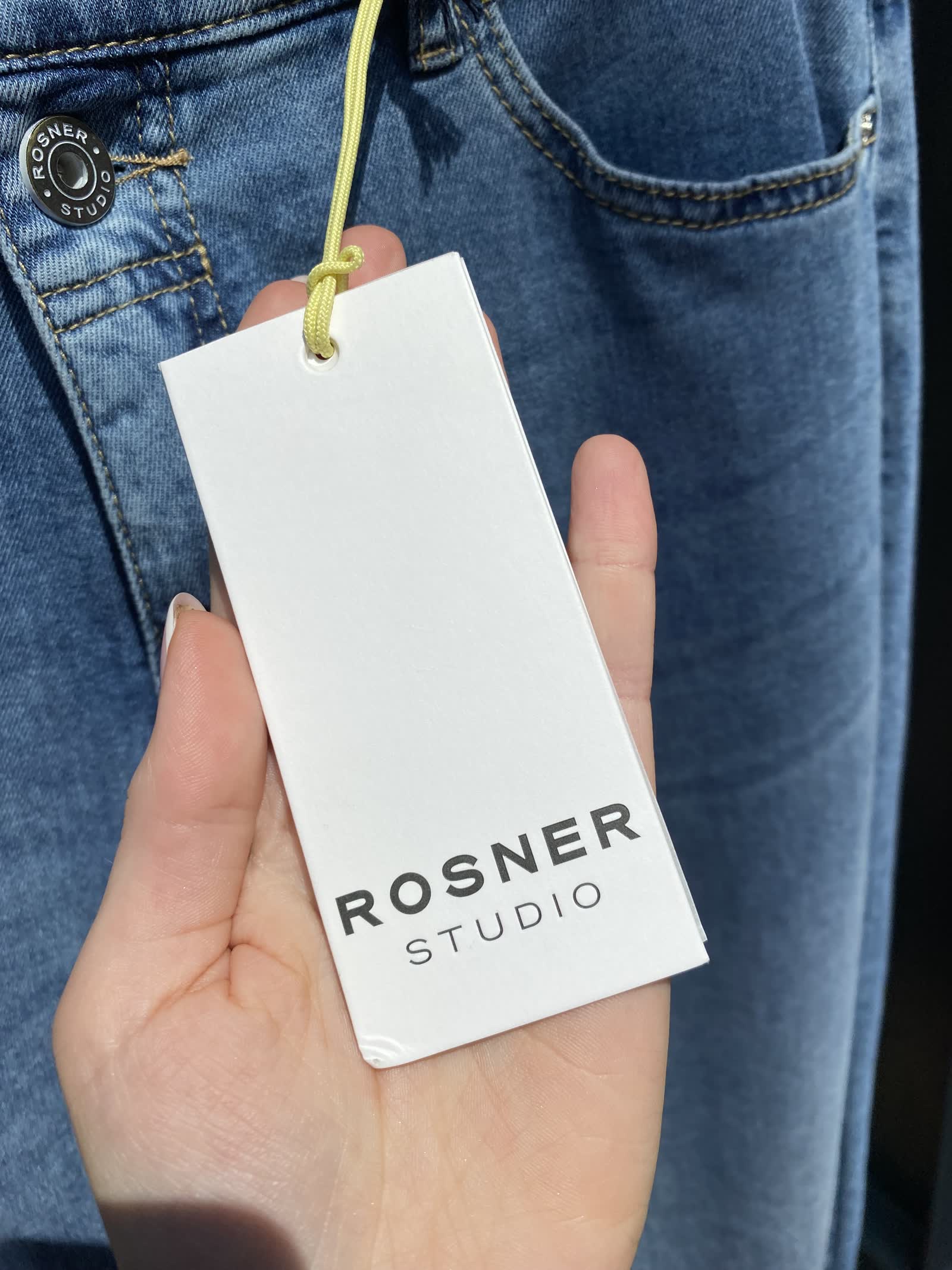 Metka Rosner Studio - detal premium jeansów w Butiku Mimi